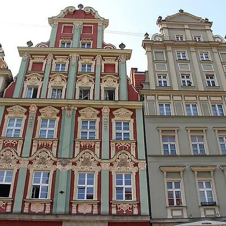 Penguin 2127 On Market Square Apartman *